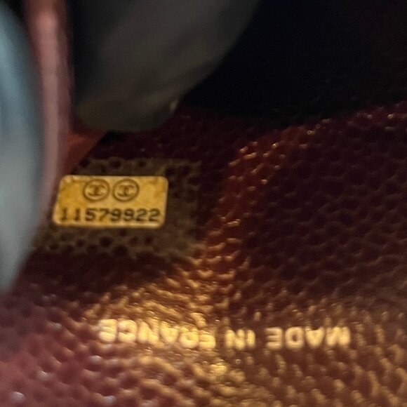 CHANEL 100% Leather Caviar Skin Large CC Logo Wallet - Picture 11 of 13
